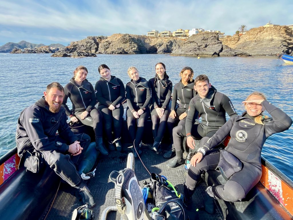 students on dive boat